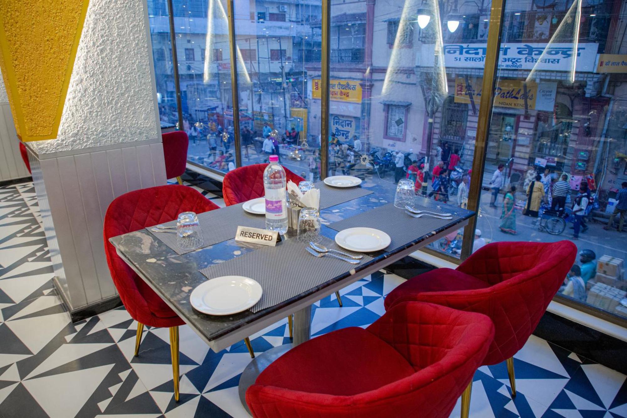 Pearl Courtyard Hotel Varanasi Exterior foto