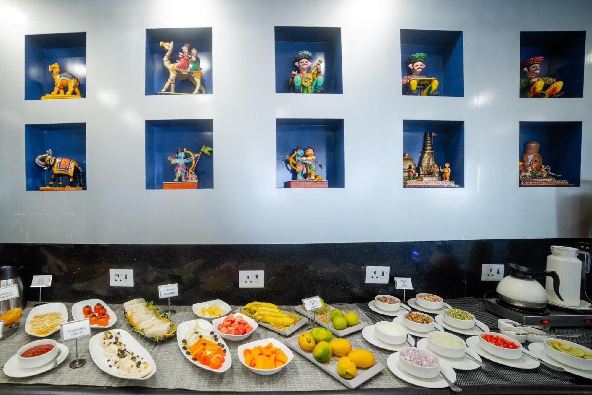 Pearl Courtyard Hotel Varanasi Exterior foto